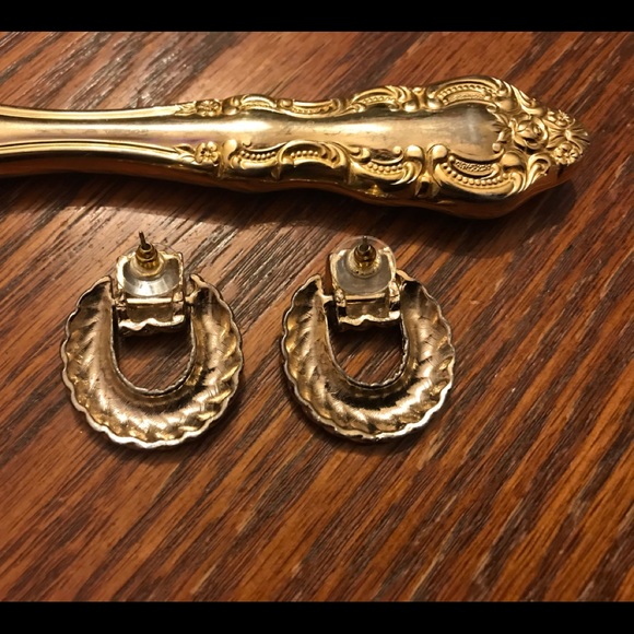 Beautiful Gold Earrings! - Picture 2 of 5